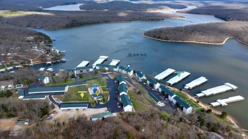 Kaiser Haus | Family Lakefront Oasis - Picture Perfect Retreat