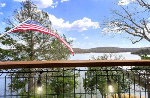 Kaiser Haus | Family Lakefront Oasis - Picture Perfect Retreat