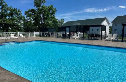 Kaiser Haus | Family Lakefront Oasis - Picture Perfect Retreat