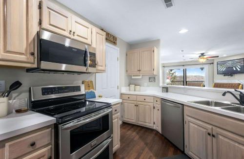 Kaiser Haus | Family Lakefront Oasis - Picture Perfect Retreat