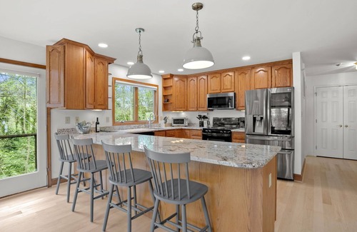 St. Leonard Haus | Family Luxury: 5BR, GameRm, MovieRm, Kayaks, PingPong, Fire Pit, Beach