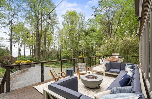 St. Leonard Haus | Family Luxury: 5BR, GameRm, MovieRm, Kayaks, PingPong, Fire Pit, Beach