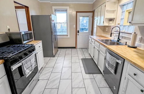 Whitaker Haus | Family & Pet-Friendly Home w/Fenced Yard & Office by Kennywood & The Waterfront