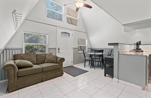 St. Augustine Haus | Pet-Friendly | Yard | Deck | 20 Mins to the Beach