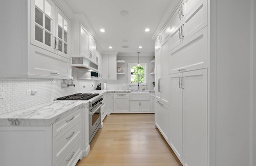 Country Club Estates Haus | Family Retreat, 3BR each with Ensuite, Lakeside Community