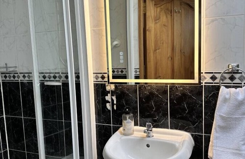 Malahide Haus | Family room (en-suite) in a cozy Guest House, beside pretty Malahide Village, Castle and near Dublin Airport