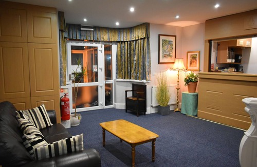 Marston Green Wohnung | Family Room - Royal Square Hotel Birmingham Airport and NEC