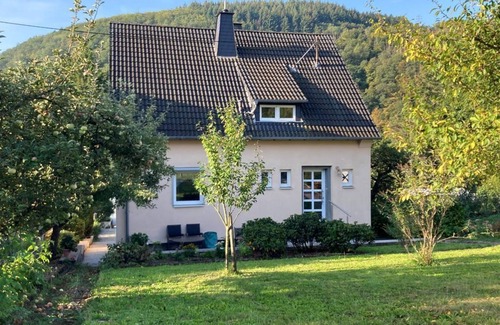 Kirn Wohnung | Familienzimmer, Dusche, WC, 2 Schlafräume - Ferienhaus im Obstgarten