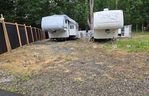 Regional District of Nanaimo Sonstige | Family RV in a farm