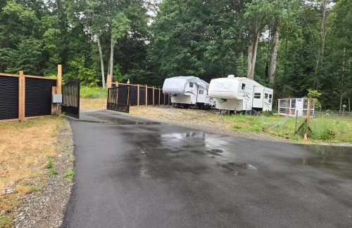 Regional District of Nanaimo Sonstige | Family RV in a farm