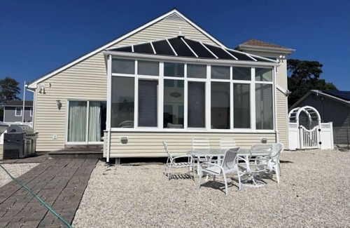 Beach Haven West Haus | Family size Beach house located right on the lagoon