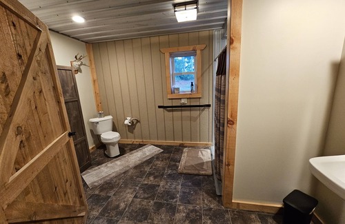 Caro Kabine | Family size lodge! Deer Ranch Experience 20 mins from legendary Frankenmuth!