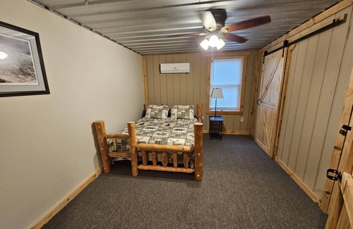 Caro Kabine | Family size lodge! Deer Ranch Experience 20 mins from legendary Frankenmuth!