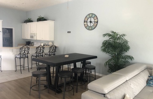 Sago Park Townhomes Haus | Family-sized townhome ,Pool, 5 mins walk to the beach !!