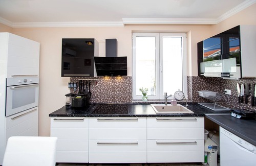 Tivat Villa | Family villa is located right on the Adriatic Sea of the Tivat Bay