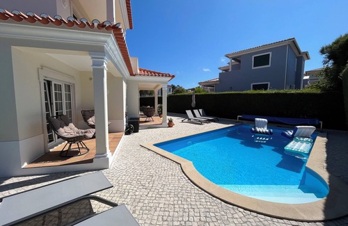 Praia del Rei Villa | Familienvilla mit privatem beheiztem Pool, in der Nähe herrlicher Strände