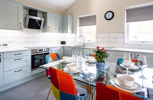 Cleeve Haus | Fantastic and Sleek 3BD Home Wrington Bristol