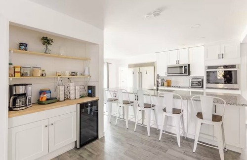 West Central Haus | Fantastic Brickhouse sleep 12 plus, near MSU, Bass pro, Springfield downtown!