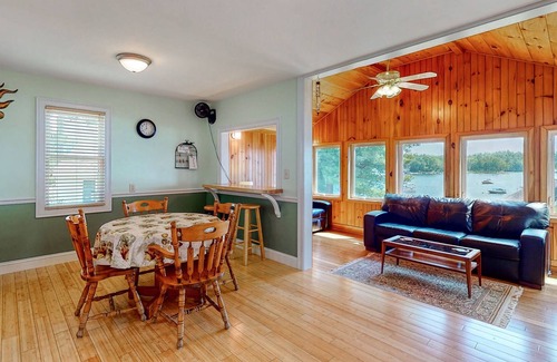 Windham Hütte | Fantastic Cottage W/ Water Views, Dock Access, Fast WiFi & Private Deck!