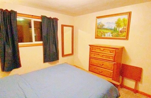 Stevens Point Haus | Fantastic Oil Paintings Decorated Home