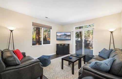 Southwest Bend Haus | Fantastic Single Level Family Retreat, Fenced Yard, Huge Deck w/ Seating, 5 Minutes to Downtown Bend