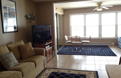 Port Clinton Eigentumswohnung | Fantastic View Waterfronts Condo direkt am See BEACH POOL JET EXPRESS