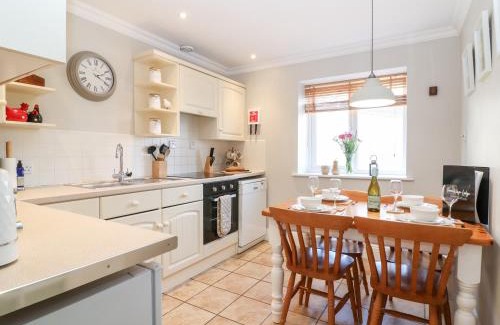 Painswick Haus | Farm View Lodge