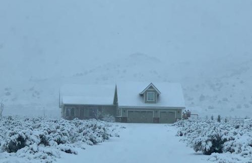Reno Haus | FarmHouse at Antelope Valley with Mountain views 5BR 4BA