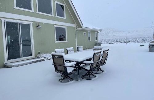 Reno Haus | FarmHouse at Antelope Valley with Mountain views 5BR 4BA