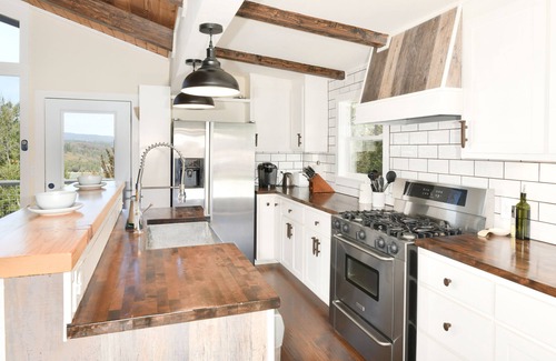 Colfax Skihütte | Farmhouse cabin with spectacular lake view