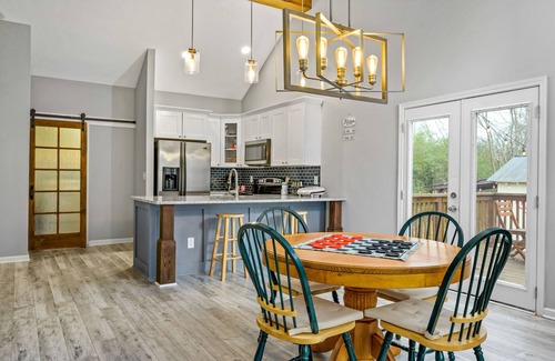 Dallas Haus | Farmhouse Getaway!