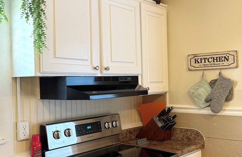 New Site Sonstige | Farmhouse on Rock Creek Farm in Belmont. Enjoy a treehouse & wade Rock Creek