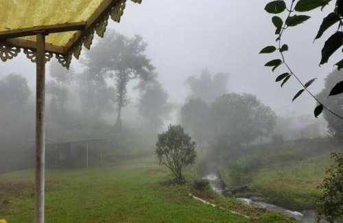 Elappara Haus | Farmstay in ചില്ലുകൂടാരം at Les Domki et al.