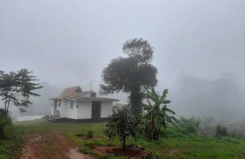 Elappara Haus | Farmstay in ചില്ലുകൂടാരം at Les Domki et al.
