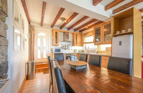 Seahouses Hütte | FARNE LOOKOUT, pet friendly, with a garden in Seahouses