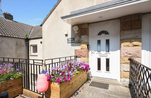 Seahouses Hütte | FARNE LOOKOUT, pet friendly, with a garden in Seahouses