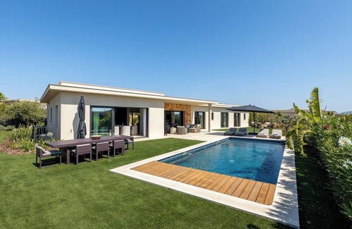 Montenegro Haus | Faro Luxury Home with Heated Pool and Garden