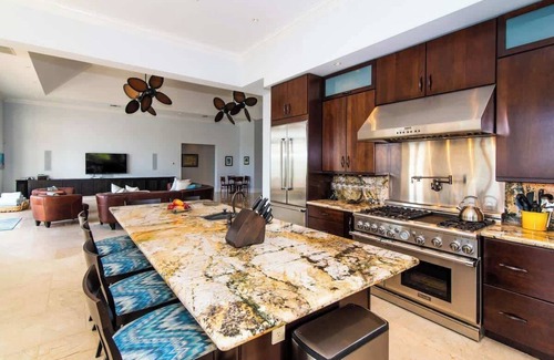 George Town Haus | Ultra-Luxus mit einmaliger Aussicht! Schwimmbad! Faroway Villa von CaymanVacation