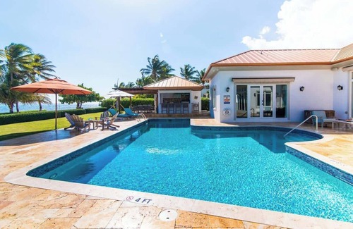 George Town Haus | Ultra-Luxus mit einmaliger Aussicht! Schwimmbad! Faroway Villa von CaymanVacation