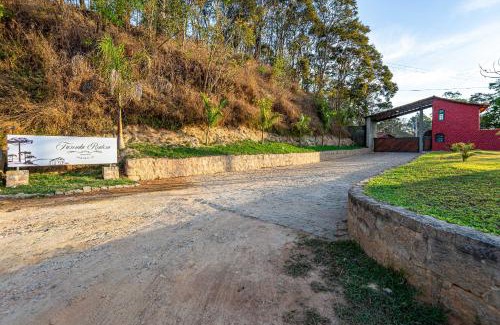 Pedra Bela Haus | Fazenda com 3 espaços independentes - 10 suítes com PISCINA, 4 suítes com JACUZZI ou Chalé romântico com JACUZZI - Wi-Fi 400MB Lagos e Cavalos