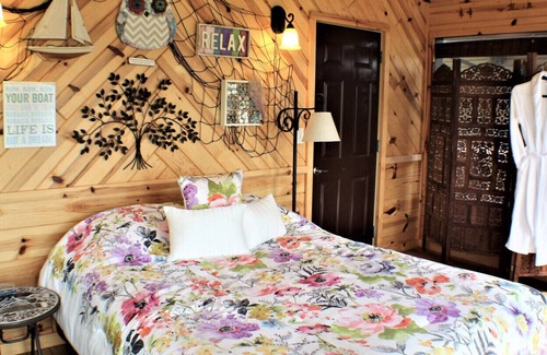 Squaw Lake Haus | Gekennzeichnet in Nur in unserem Staat ... Ein echtes Baumhaus am See für Erwachsene. Glamour Camping