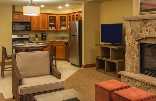 Four O'Clock Kabine | Best in Breck. Hilton Valdoro Mtn. Lodge. 2 BR, 2 Bath. Pvt deck and hot tub.