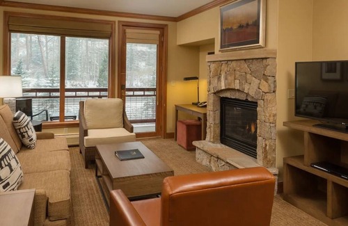 Four O'Clock Kabine | Best in Breck. Hilton Valdoro Mtn. Lodge. 2 BR, 2 Bath. Pvt deck and hot tub.