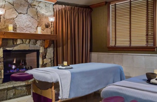 Four O'Clock Kabine | Best in Breck. Hilton Valdoro Mtn. Lodge. 2 BR, 2 Bath. Pvt deck and hot tub.