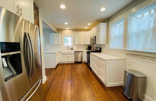 Downtown Columbus Haus | Fenced in Private Yard in Harrison West Near OSU