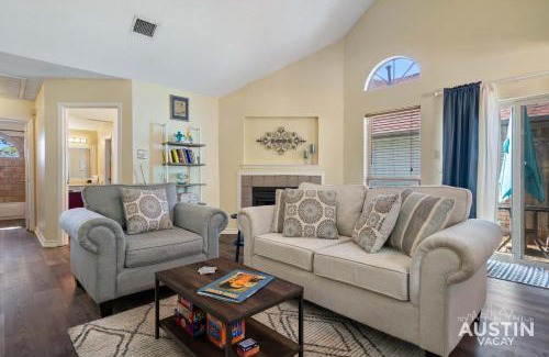 Wells Branch Wohnung | Fenced Yard 2BR 1BA 10m to Domain Near Downtown Pets OK by AUSTIN VACAY