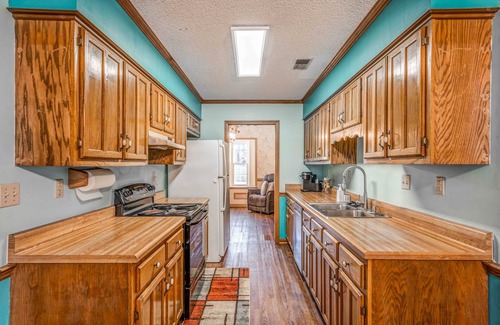 Bartlett Estates Haus | Fenced Yard - Family-Friendly Bartlett Estates