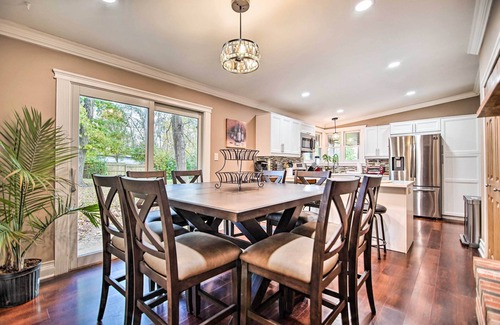 Fox River Grove Haus | Fox River Grove Home: Pets Welcome!