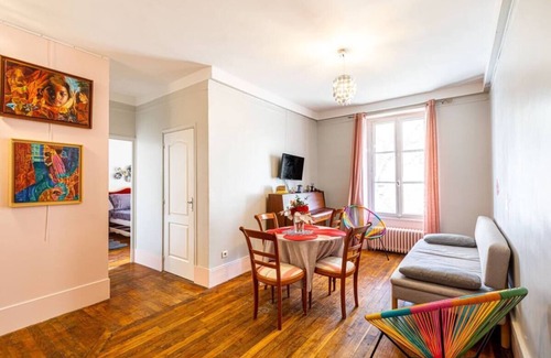 Neuilly-sur-Seine Wohnung | Fenetre sur Cour en Face de L'olivier
