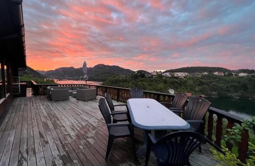 Flekkefjord Haus | Feriehus i Flekkefjord med panoramautsikt
